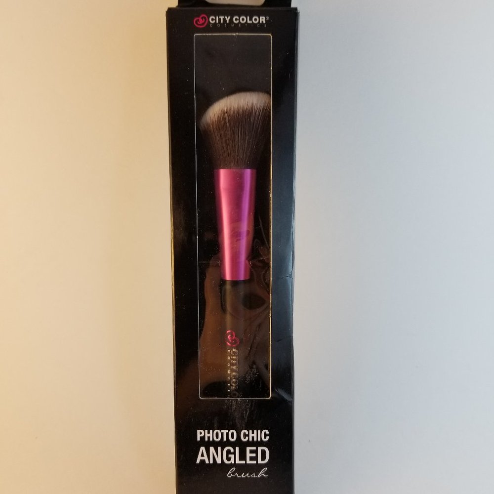 Photo Chic Angled Brush